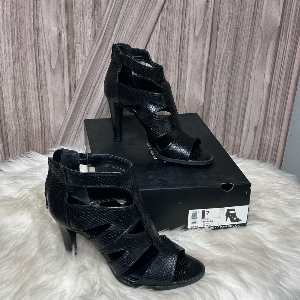 Simply Vera Vera Wang Black Textured Heels-7 - Picture 1 of 5